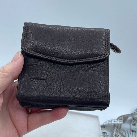 Vintage Fossil brown leather bi fold wallet. - Picture 3 of 8